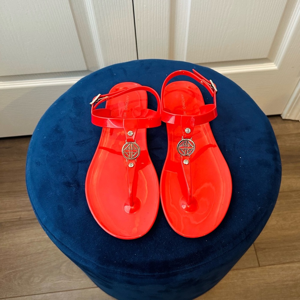 NEW Antonio Melani Jelliez Emblem Thong Jelly Sandals Red Size 9